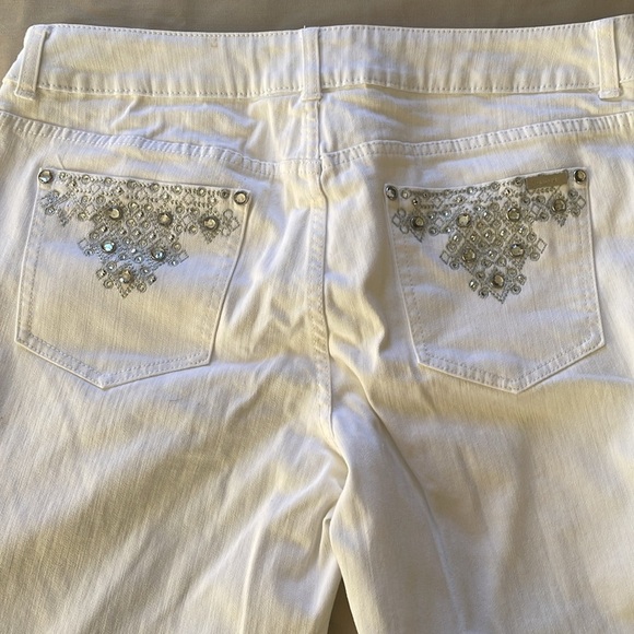 Chico's So Slimming White Embellished jeans rhinestone like new - Picture 3 of 7